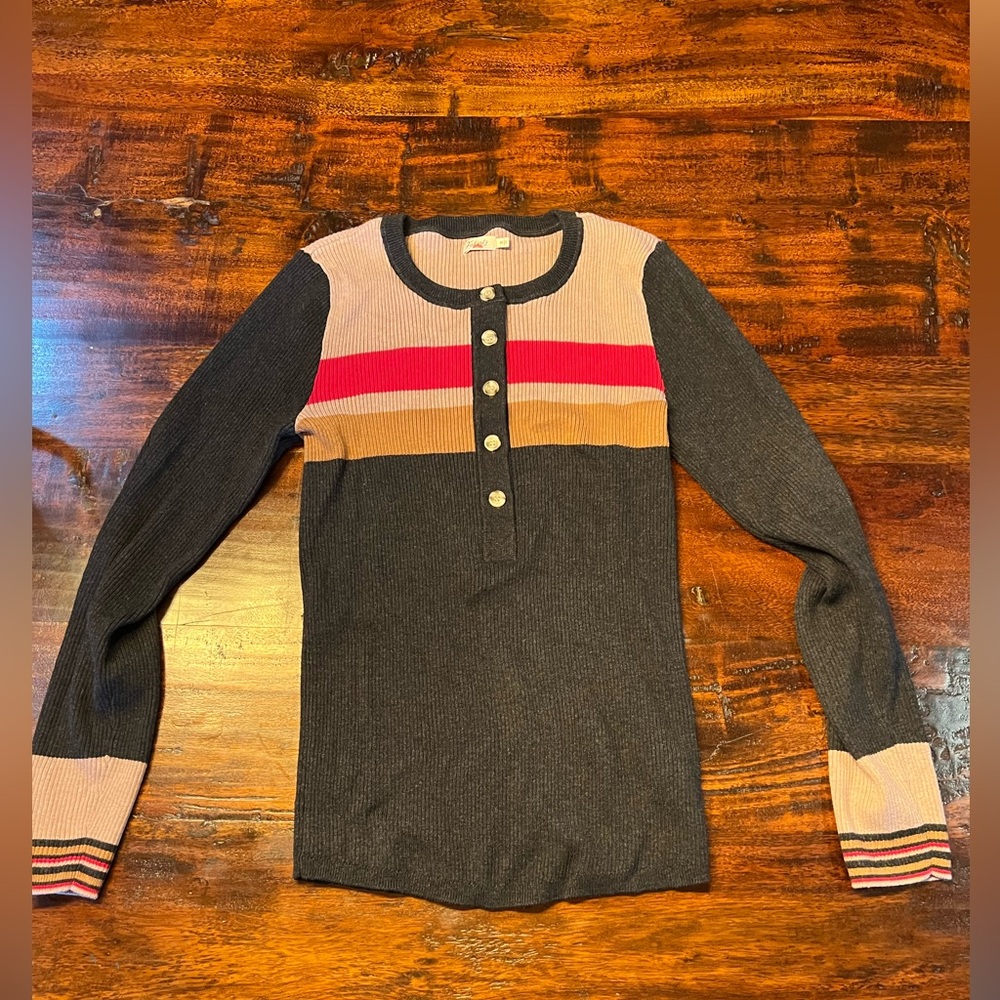 Faherty women’s long sleeve Henley sweater M